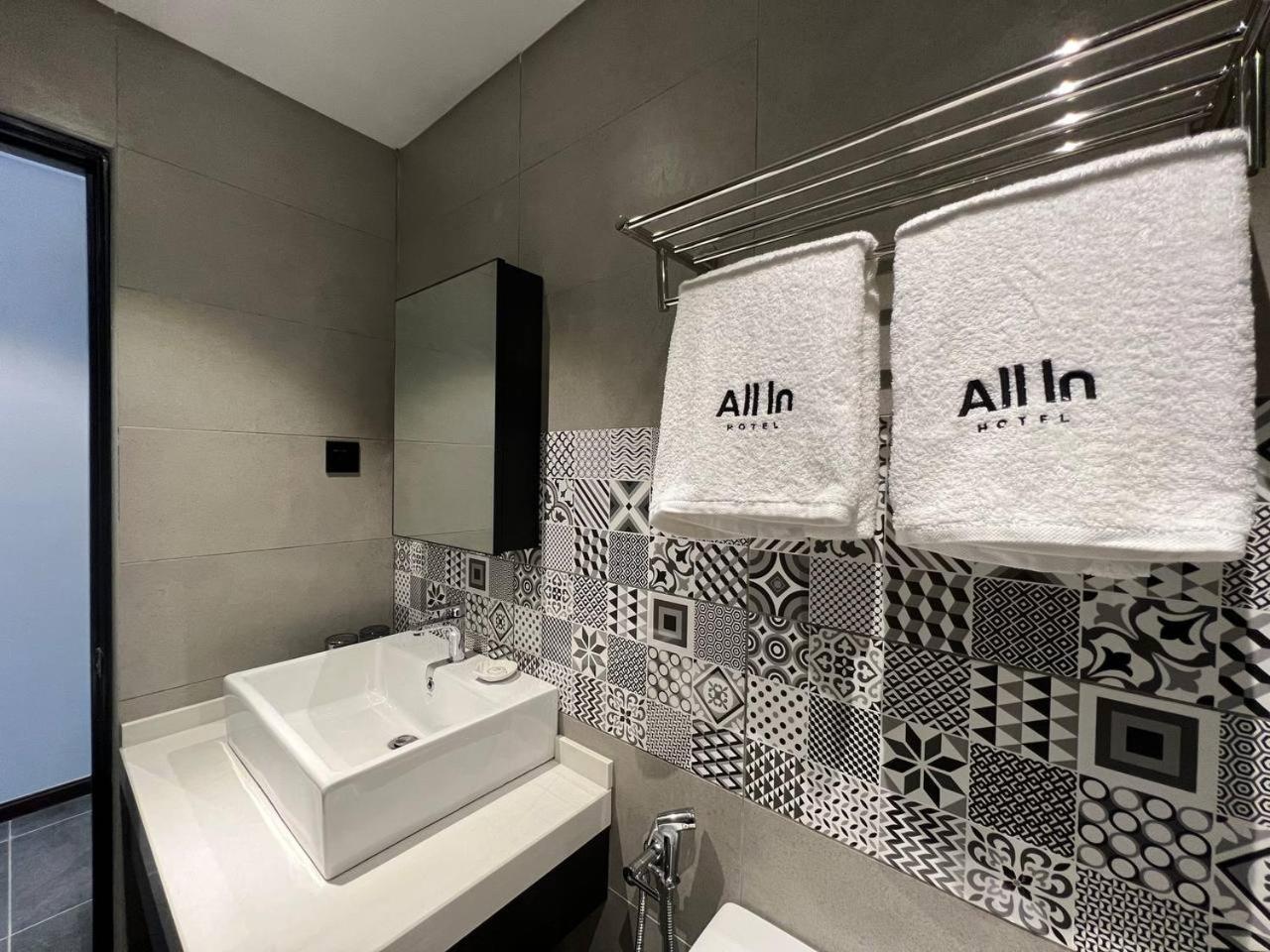 All In Hotel Kangar Exteriér fotografie